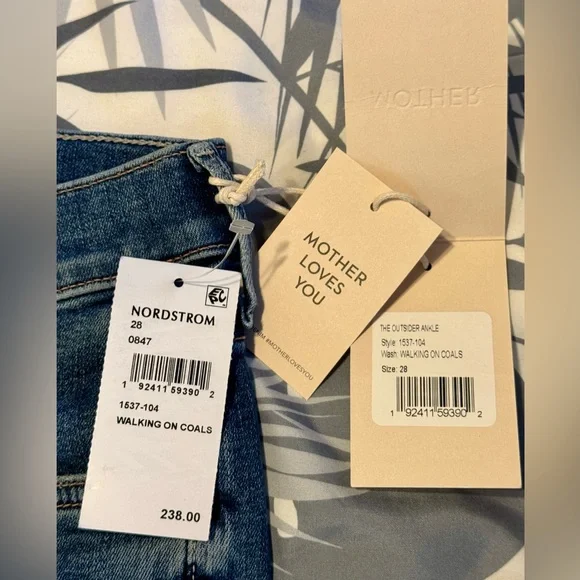 NWT💕MOTHER ‘walking on coals’ stylish ladies ankle jeans. Brand new with tags. - Picture 6 of 15